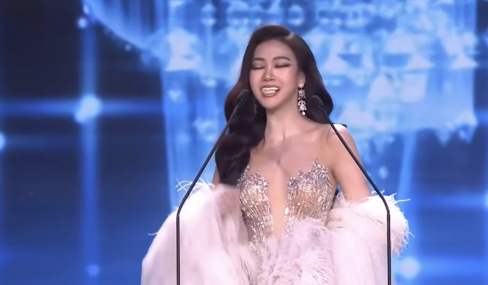 У Міс Таїланд просто на сцені випали зуби: вона не розгубилася (відео)